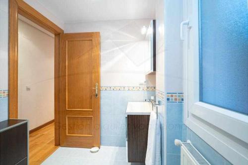 A bathroom at Villa Josechu en Candás