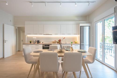 Stylish 2BDR Apt by the Acropolis