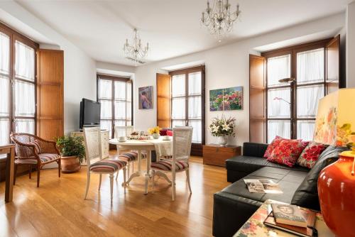 SevilleBnB Group- Cathedral Apartment, 1st Floor