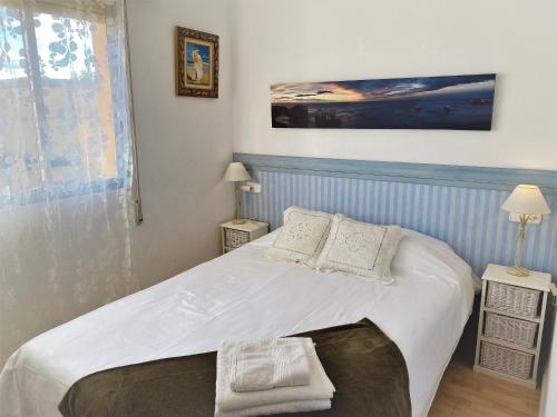Ένα ή περισσότερα κρεβάτια σε δωμάτιο στο Beachfront and Peaceful Apartment