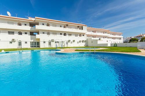 a large swimming pool in front of a building at Apartamentos Oura AreiaSol by Sunny Deluxe in Albufeira