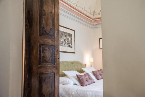 a door leading to a bedroom with a bed at Relais San Maurizio in Santo Stefano Belbo