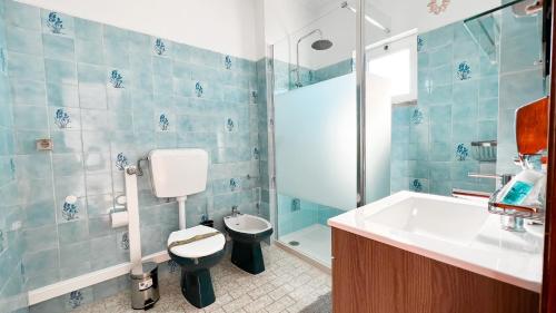 Ένα μπάνιο στο Apartamentos Oura AreiaSol by Sunny Deluxe