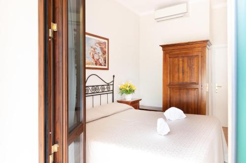 a bedroom with a bed and a wooden cabinet at Country Hotel Residence Da Pilade in Capoliveri