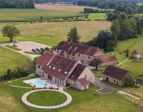 an aerial view of a farm house with a swimming pool at Domaine du moulin de Jeanne in Courlaoux