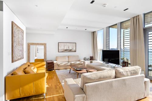 Phenomenal 2BR with Scenic Sea-View from ALL rooms!