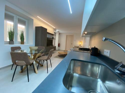 a kitchen with a sink and a dining room at IBSEN Almagro in Almagro