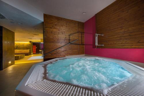 a hot tub in the middle of a room at Dom zdravia - KÚPELE PIENINY in Červený Kláštor