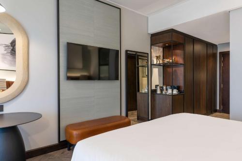 Televisyen dan/atau pusat hiburan di Radisson Blu Mosi-oa-Tunya Livingstone Resort