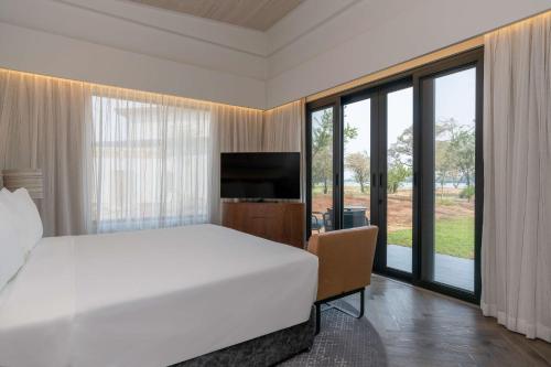 Televisyen dan/atau pusat hiburan di Radisson Blu Mosi-oa-Tunya Livingstone Resort