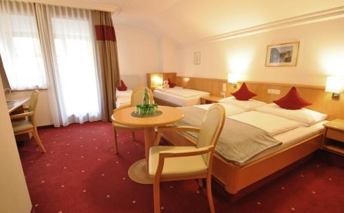 Postel nebo postele na pokoji v ubytování Heart Hotel Himmelberg