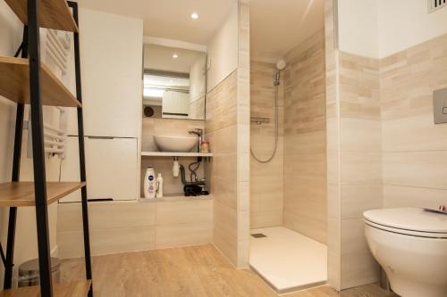 a bathroom with a shower and a toilet at Parfum mimosa in Grasse