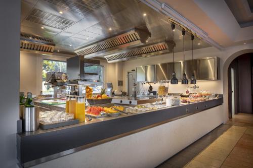 a large kitchen with a buffet of food at Hotel Continental in Santa Margherita Ligure