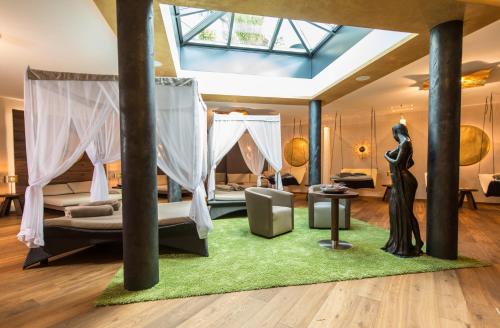 a living room with a bed and a green rug at Göbels Schlosshotel "Prinz von Hessen" in Friedewald