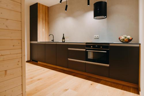 Η κουζίνα ή μικρή κουζίνα στο SKRI Chalets