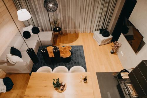 Χώρος καθιστικού στο SKRI Chalets