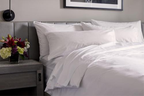 Katil atau katil-katil dalam bilik di Archer Hotel Seattle/Redmond