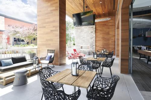 Ruang duduk di Archer Hotel Seattle/Redmond