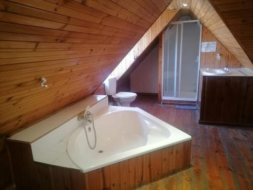 Φωτογραφία από το άλμπουμ του Buckingham Place Guesthouse σε Mount Road