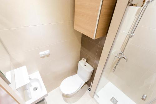  Maia Pedrous -  Room  picture :    Bath    TV    Kitchenette                            