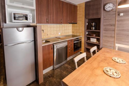  Maia Pedrous -  Room  picture :   Bath    TV    Kitchenette                           