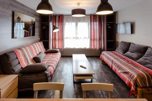  Maia Pedrous -  Room  picture :   Bath    TV    Kitchenette                           