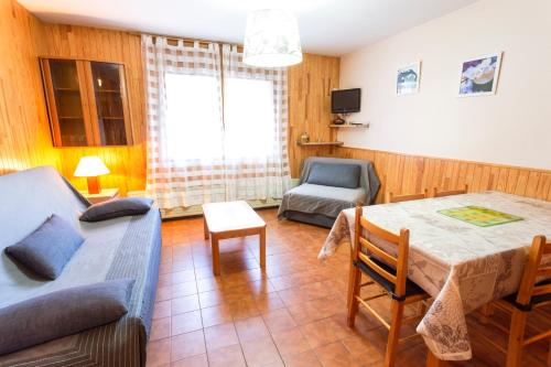  Maia Pedrous -  Room  picture :   Bath    TV    Kitchenette                           