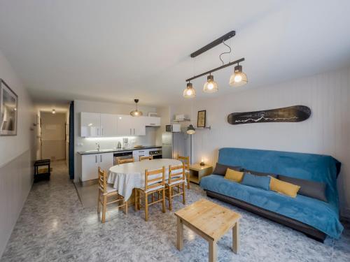  Maia Pedrous -  Room  picture :   Shower    TV    Kitchenette                           