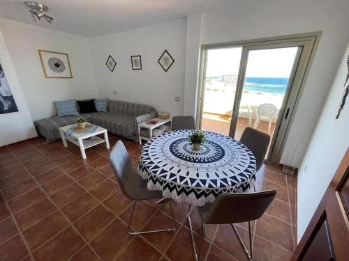 een woonkamer met een tafel en een bank bij Seaview Cabezo flat fully equipped with parking in El Médano