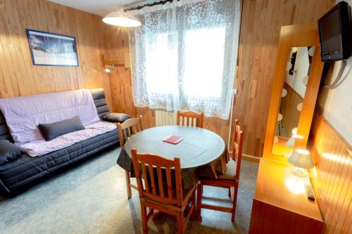  Maia Pedrous -  Room  picture :   Bath    TV    Kitchenette                           