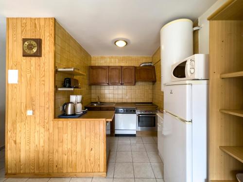  Maia Pedrous -  Room  picture :   Bath    TV    Kitchenette                           