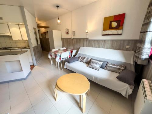  Tetras Pedrous -  Room  picture :   Bath    TV    Kitchenette                           