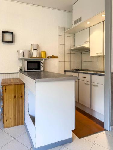  Tetras Pedrous -  Room  picture :   Bath    TV    Kitchenette                           