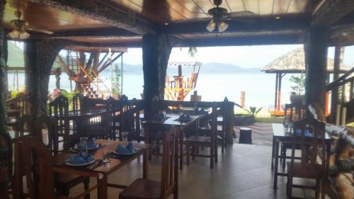 Restaurace v ubytování Ausan Beach Front Cottages