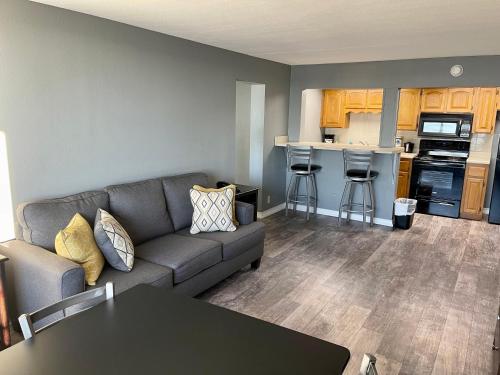 a living room with a couch and a kitchen at Lake Norfork Resort in Henderson