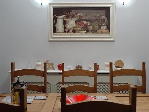 a dining room with a table with a picture on the wall at Huge Garden House for Contractors and Families in Ollerton