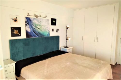 Postel nebo postele na pokoji v ubytování Panoramic Seaview Beachfront Playa Los Cristianos