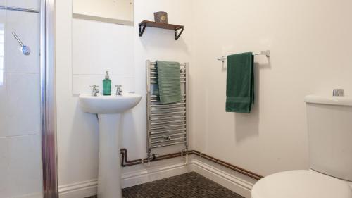 a bathroom with a sink and a toilet and a shower at The Ramblers' Rest - Princetown in Princetown