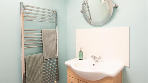 a bathroom with a sink and a mirror at The Ramblers' Rest - Princetown in Princetown