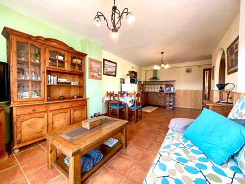 Η κουζίνα ή μικρή κουζίνα στο Apartamentos Axarquia , Frigiliana, terraza privada con vistas a la montaña rio y al mar