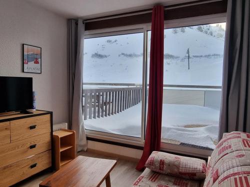 Photo de la galerie de l'établissement Studio fonctionnel au pied des pistes avec grand balcon - FR-1-181-2584, à Aime La Plagne