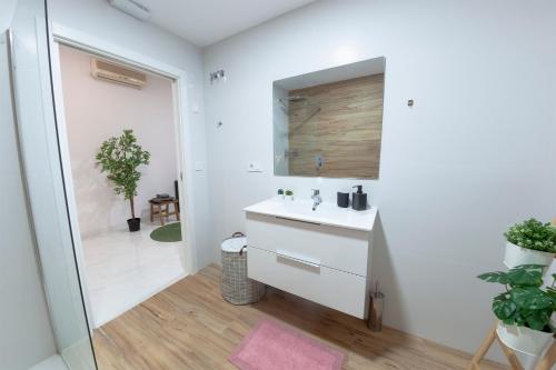 Digital Nomad Retreat 2 -Great Location Near Metro