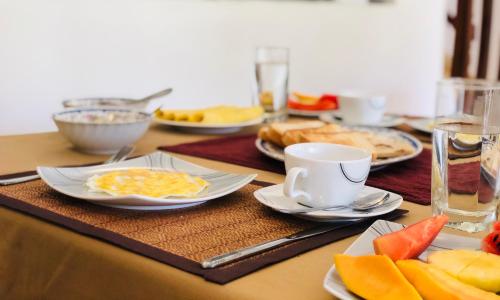インの敷地内または近くでの食事または食べ物