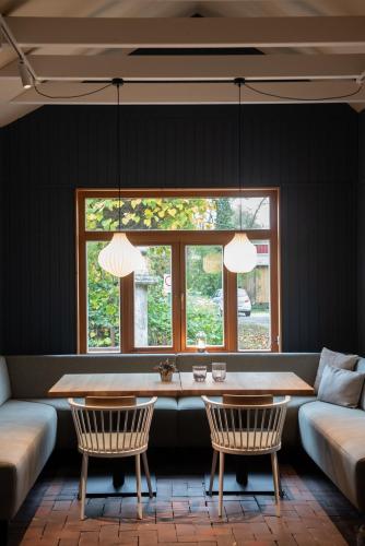 a living room with a table and two chairs at Das Anni's in Wangerland