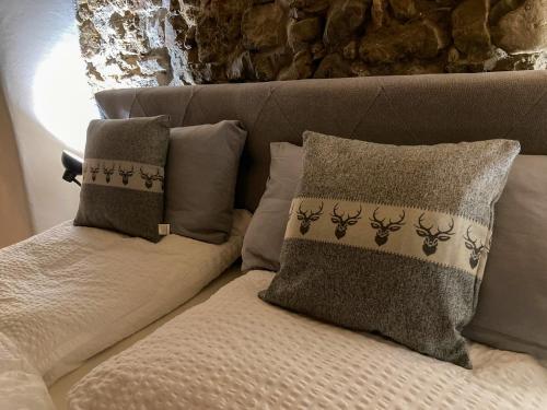 a bed with two pillows on top of it at PEARLs - Stilvolle Wohnung zwischen dem Schwarzwald & der Schweiz in Stühlingen