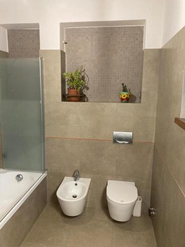 a bathroom with a toilet and a sink at Casale Riorso in Orvieto