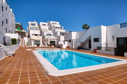 Sea Waves Lanzarote- 500m from Playa Grande, Pool and Terrace By Lanzarote Vacation Homes