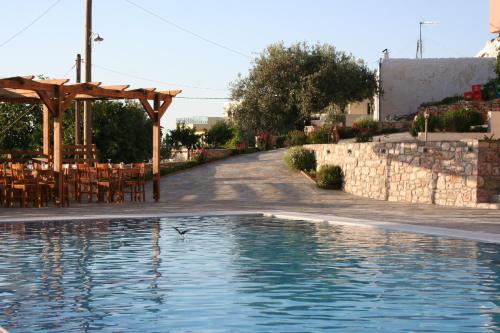 Bazén v ubytování Ataviros Hotel nebo v jeho okolí