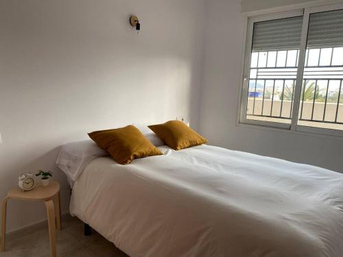 Postel nebo postele na pokoji v ubytování Acogedor apartamento junto a la playa by beBalmy