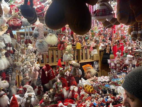 a room full of christmas ornaments in a store at Mallo's Lodge avec Parking GRATUIT et 2 balcons in Colmar